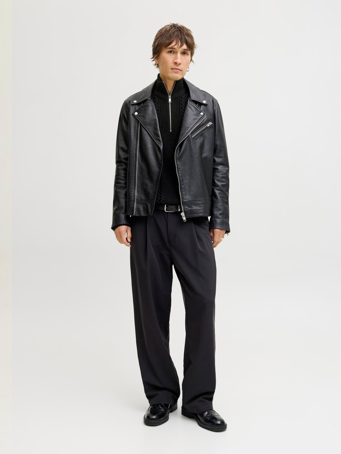 model_shot-front_full