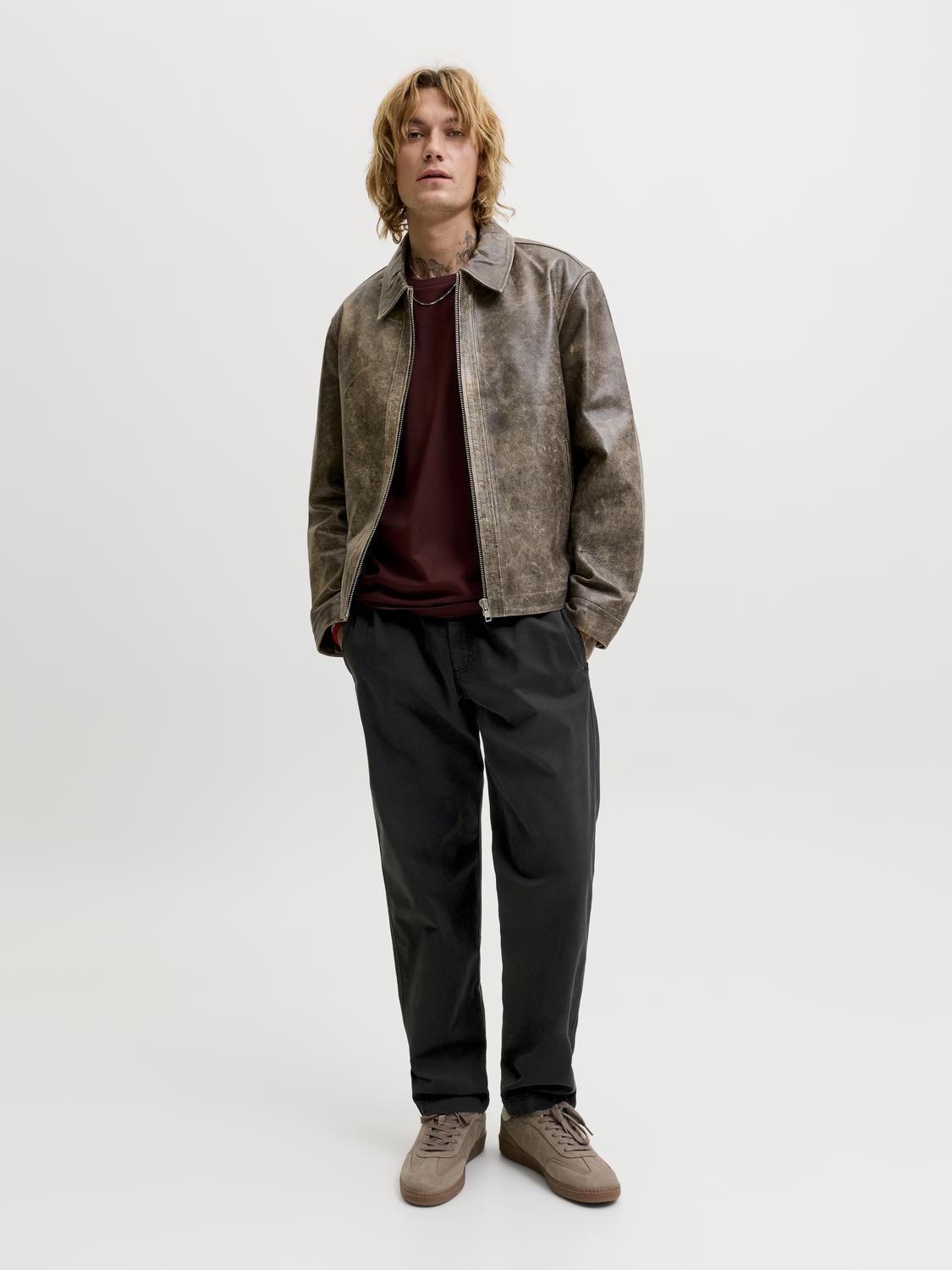 model_shot-front_full