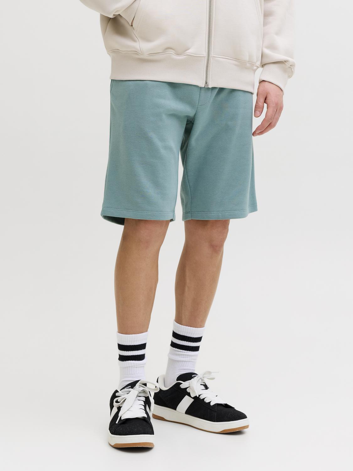 model_shot-front