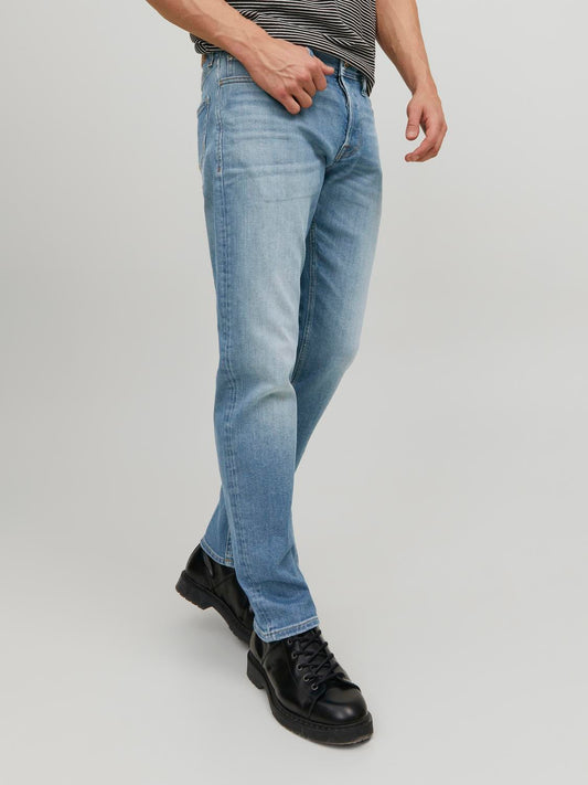 model_shot-front