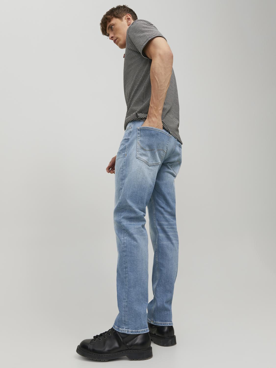model_shot-creative