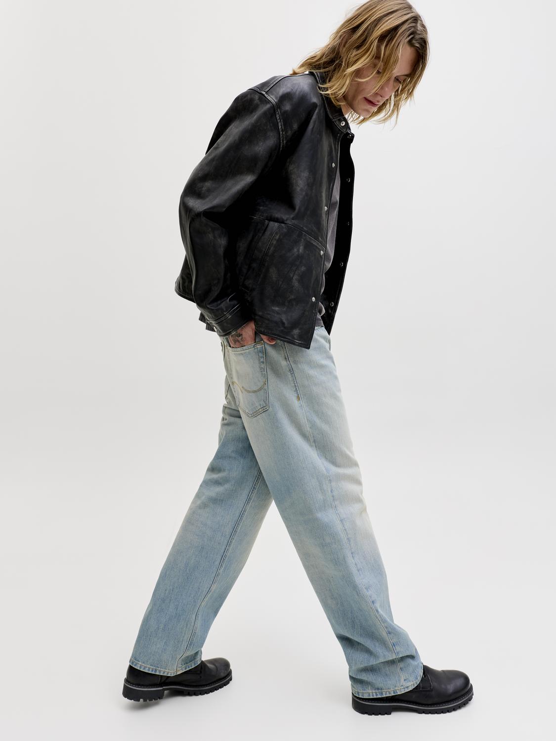 model_shot-creative