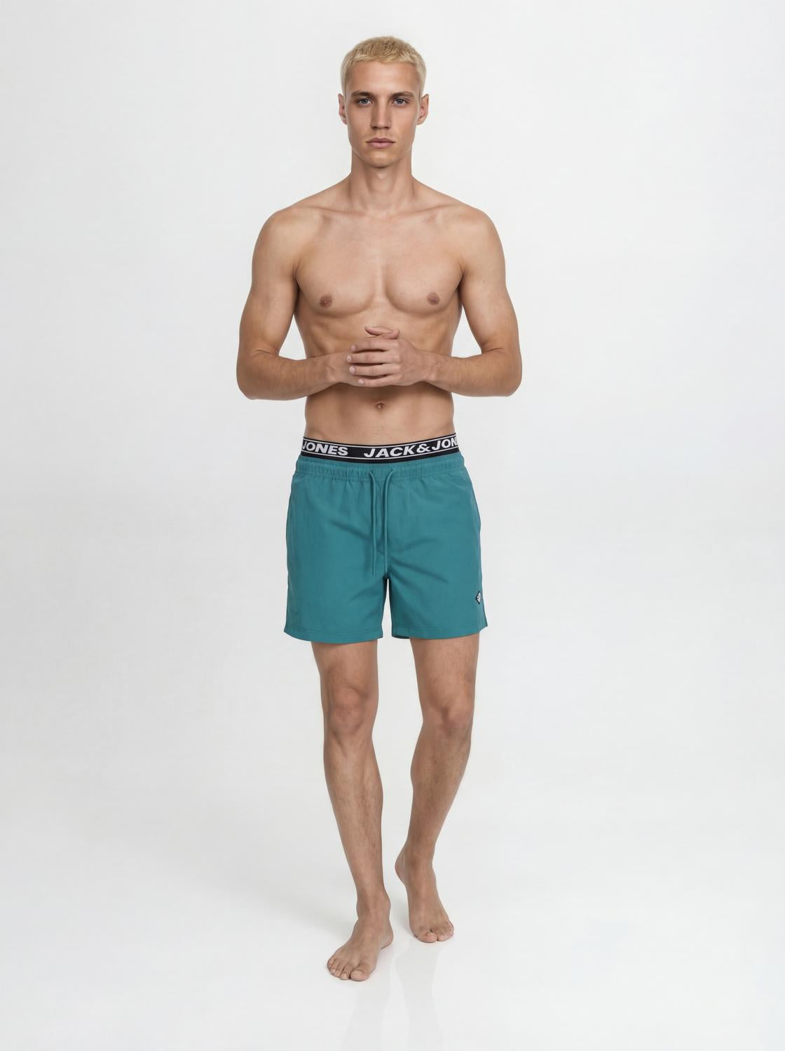 model_shot-creative