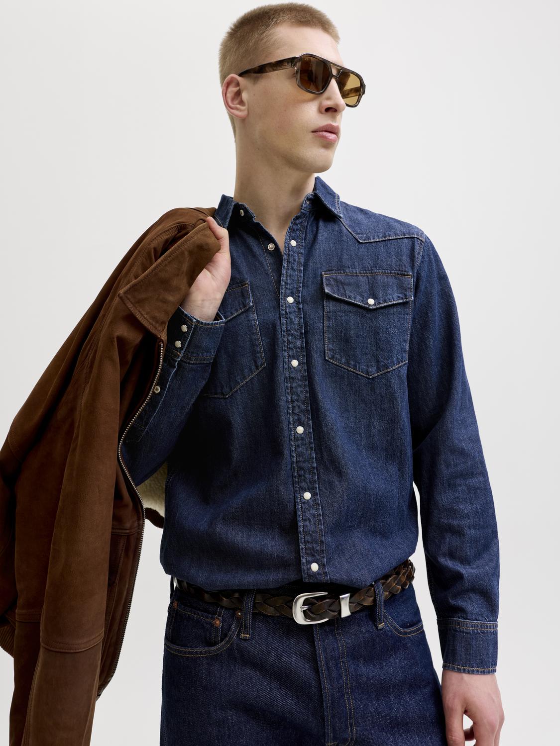 model_shot-creative