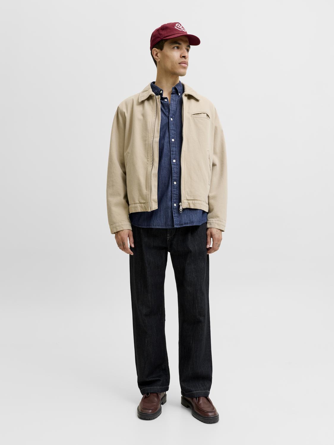 model_shot-front_full