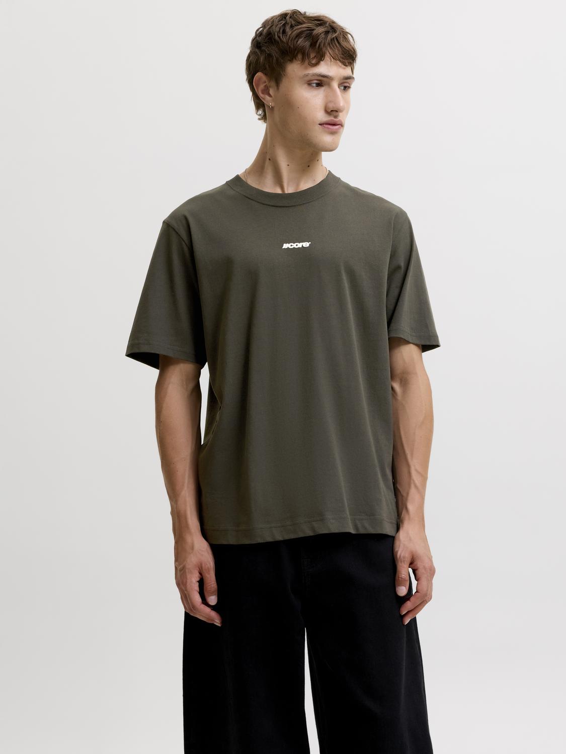 model_shot-front