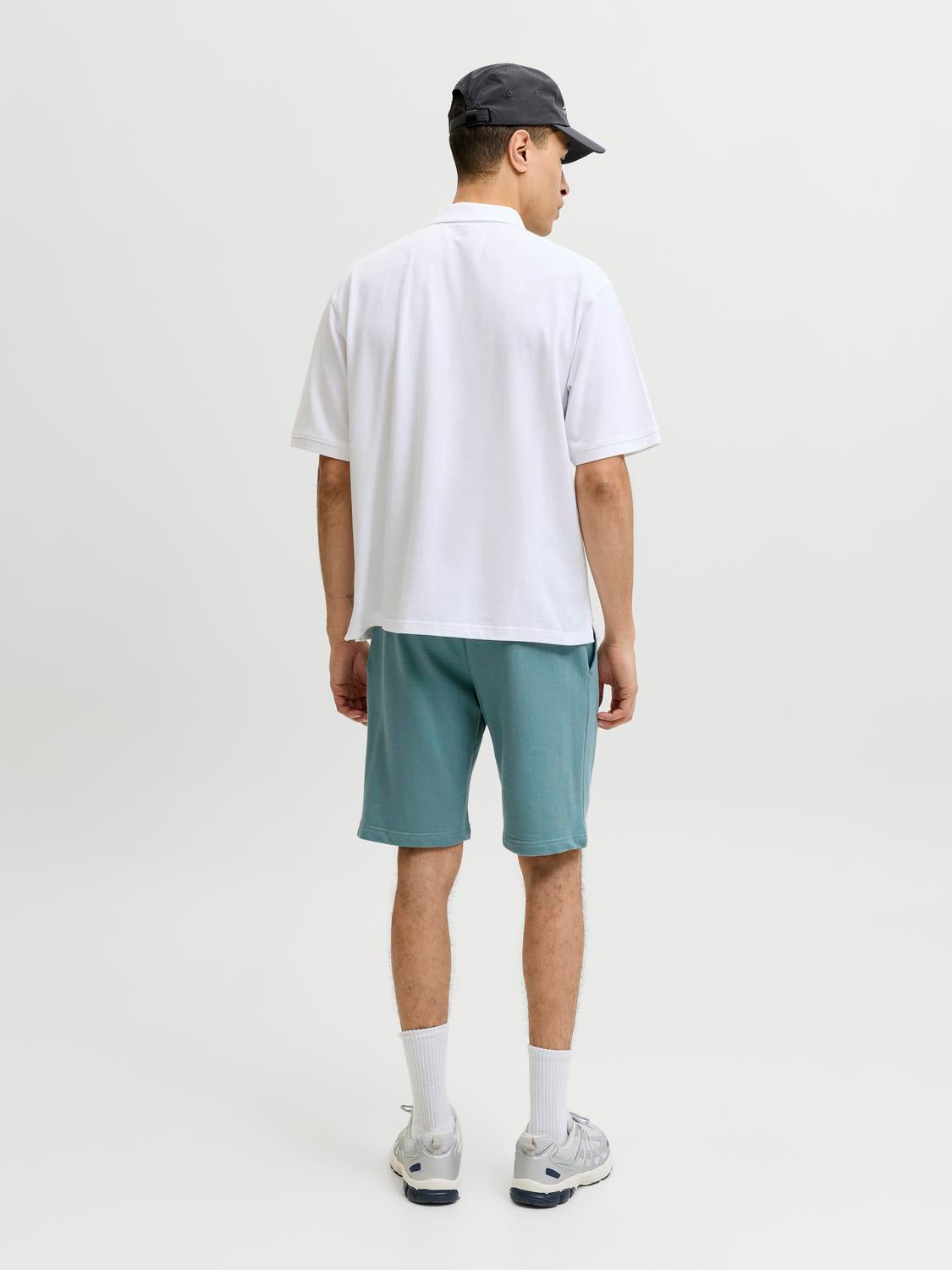 model_shot-back