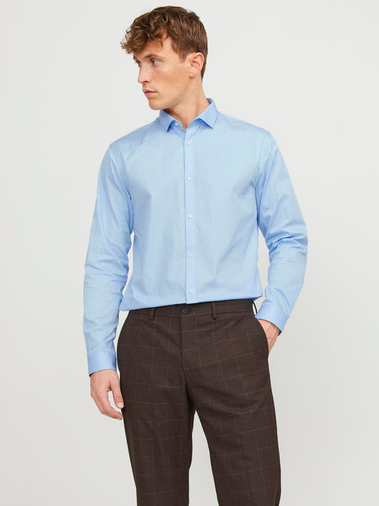 model_shot-front
