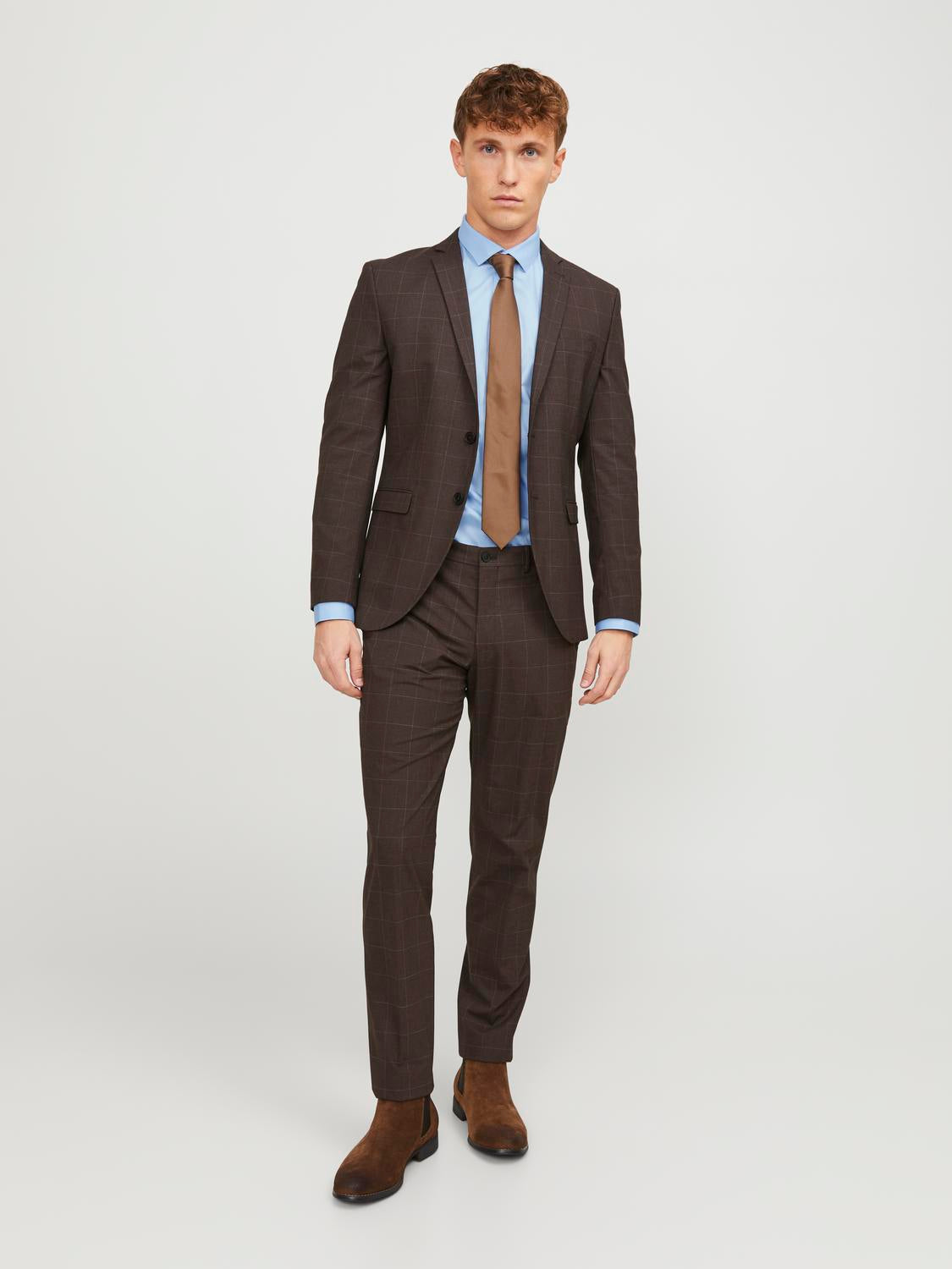 model_shot-front_full
