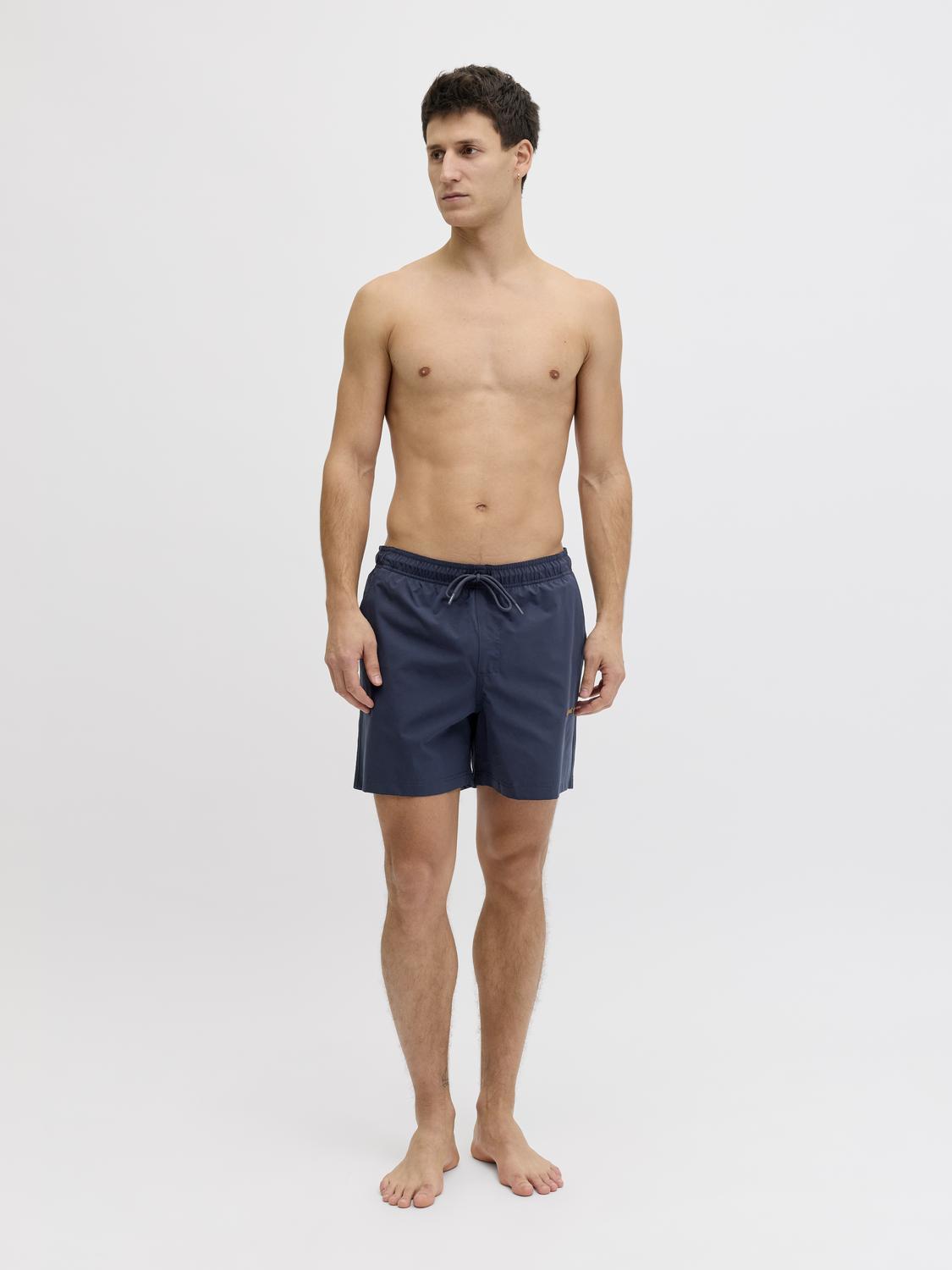 model_shot-front_full