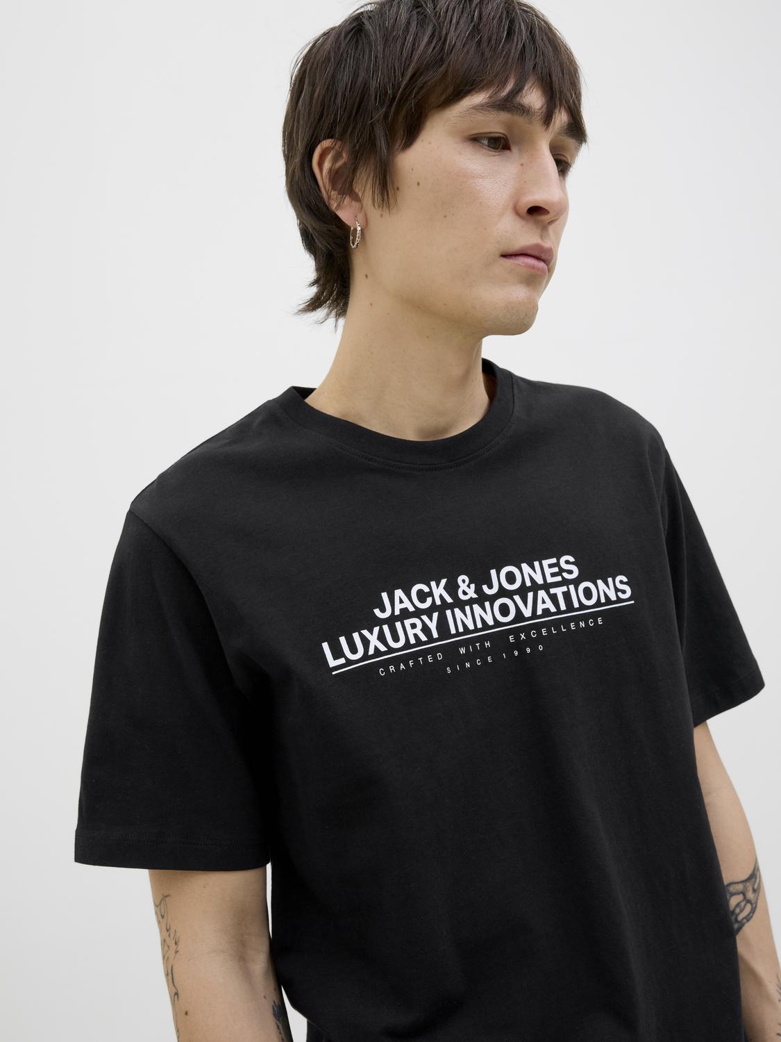 model_shot-creative