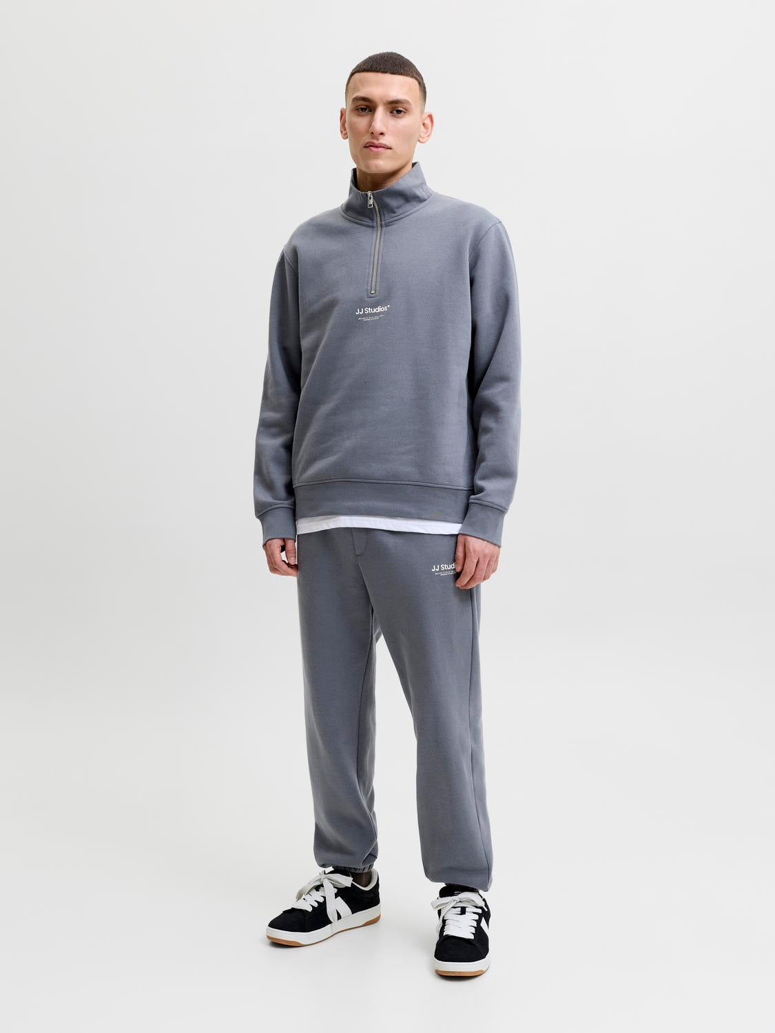 model_shot-front_full