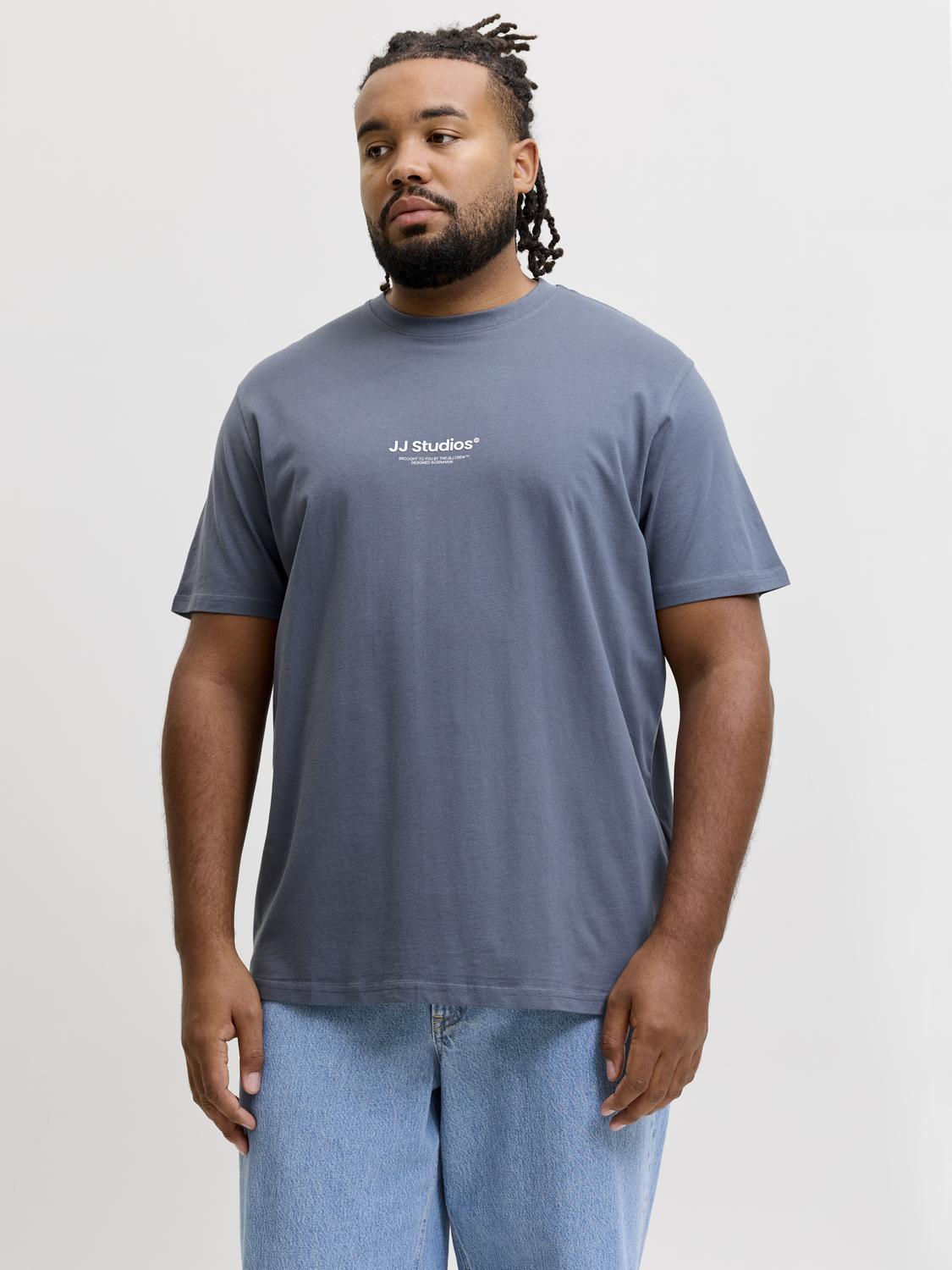 model_shot-front