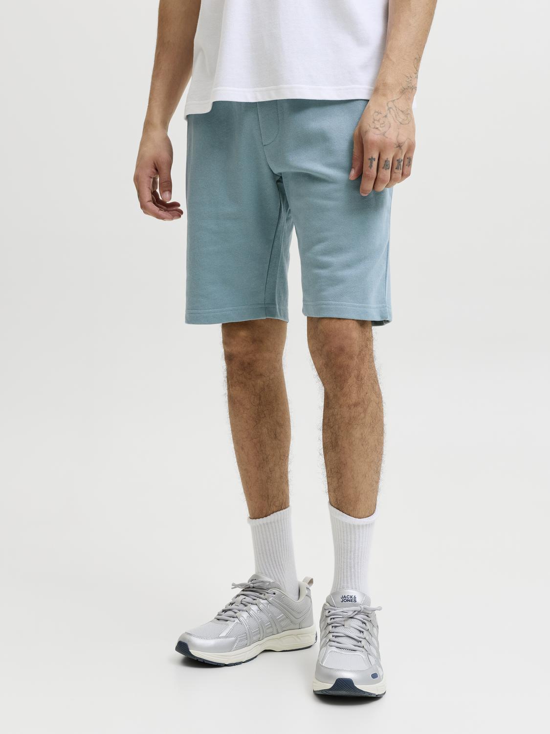 model_shot-front