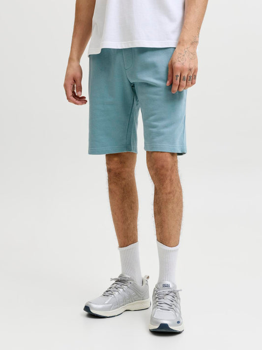 model_shot-front