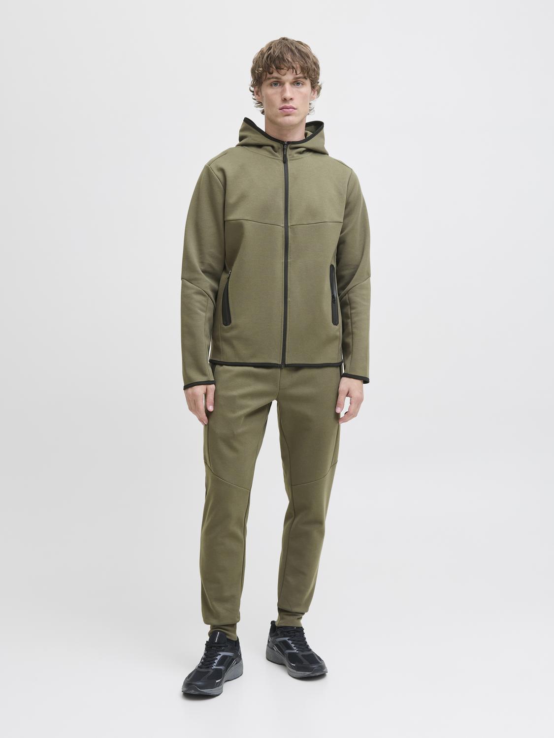 model_shot-front_full