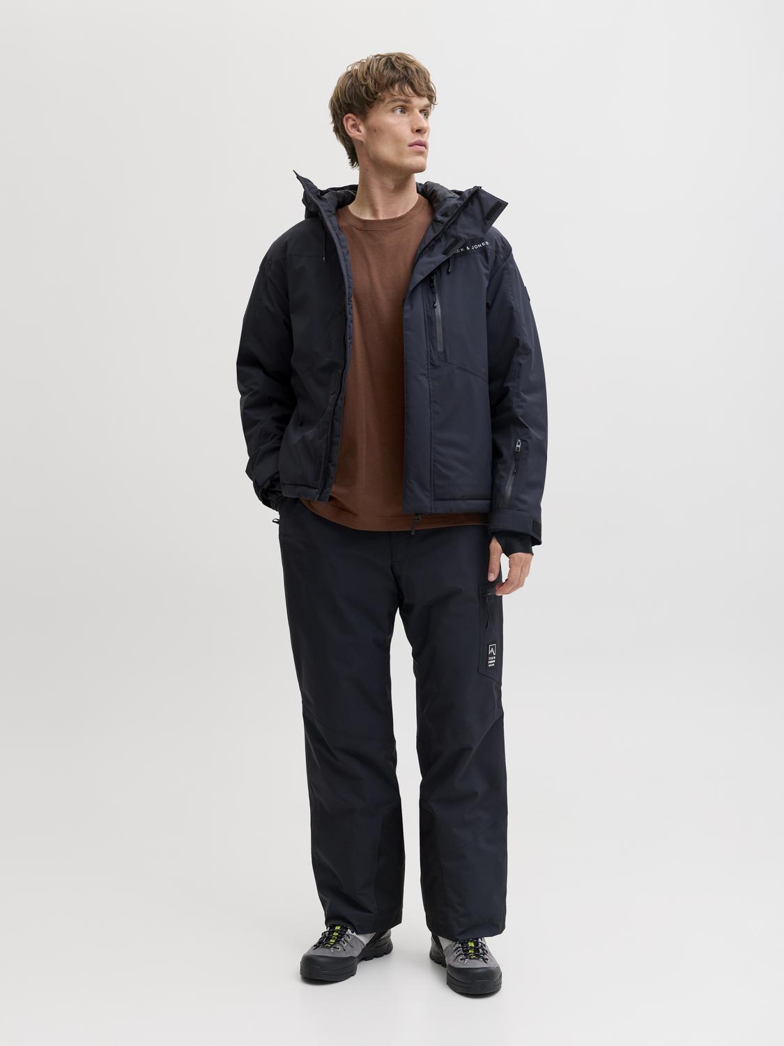 model_shot-front_full