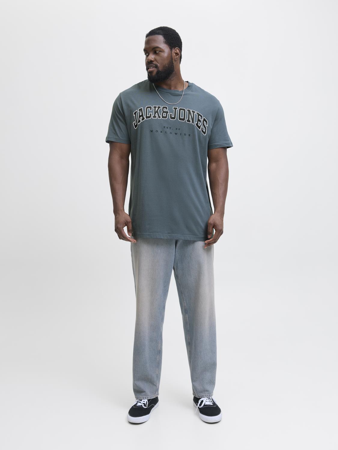 model_shot-front_full