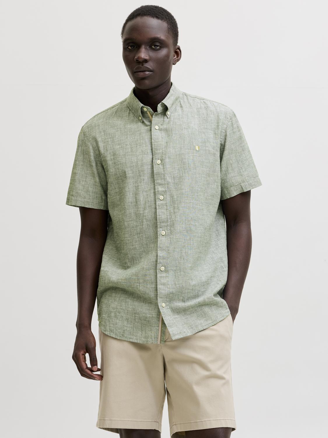 model_shot-front