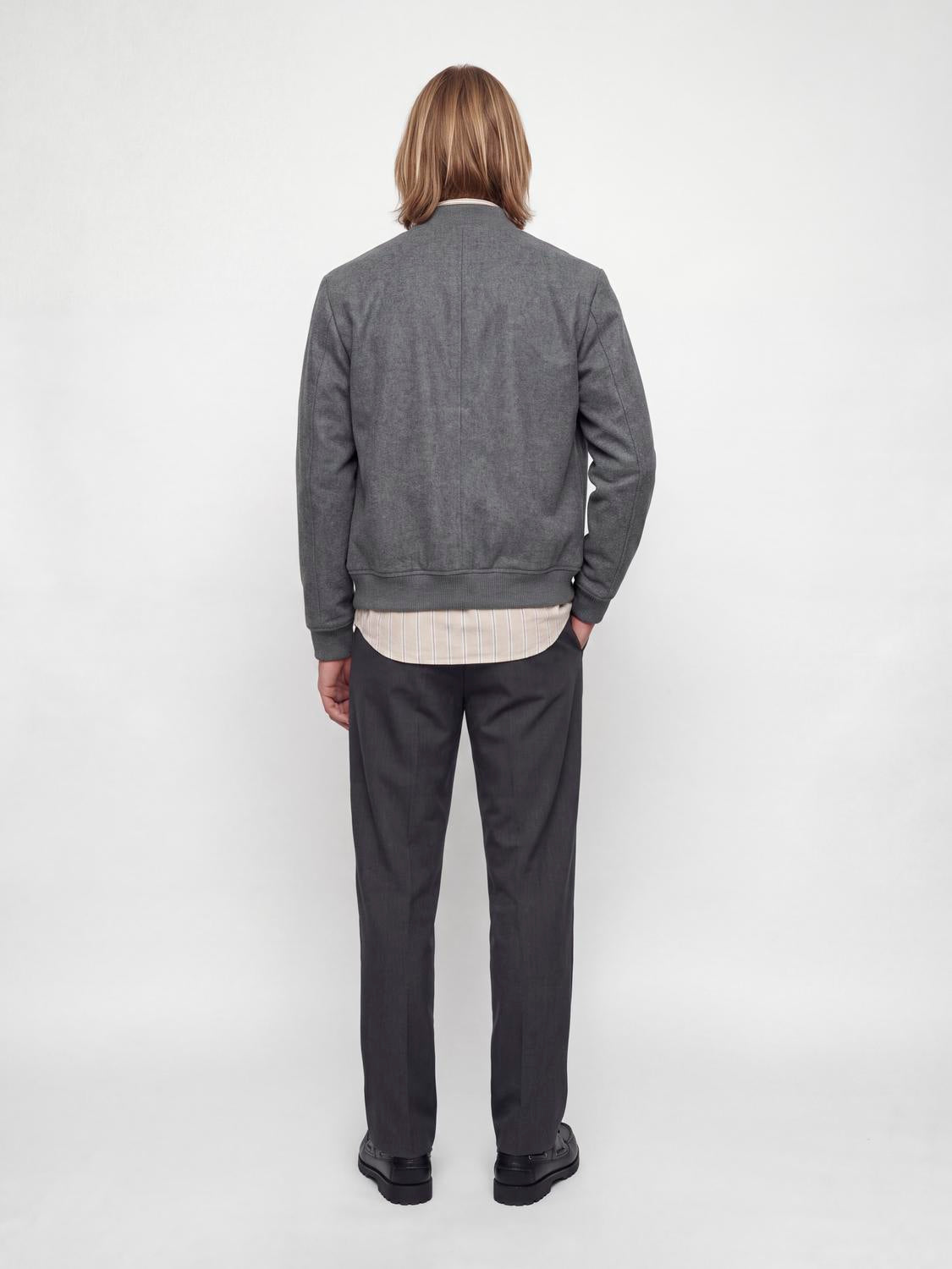 model_shot-back