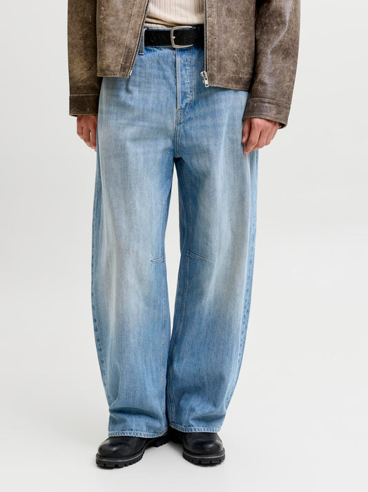 model_shot-front