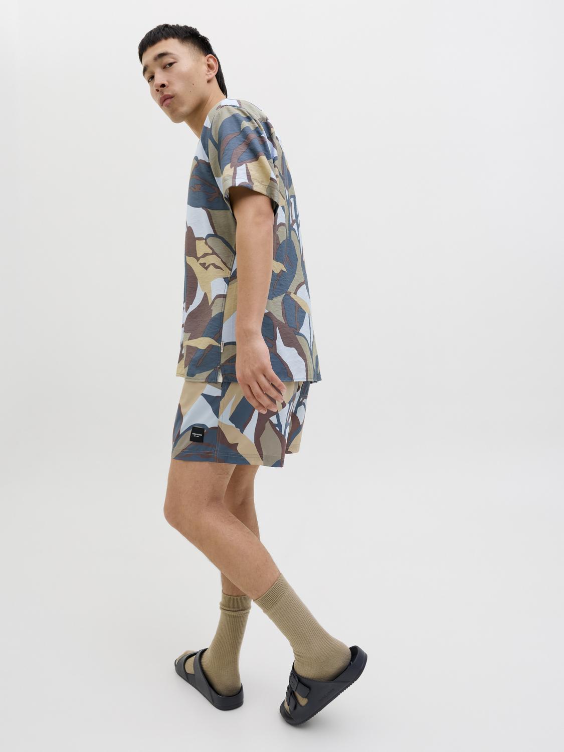 model_shot-creative