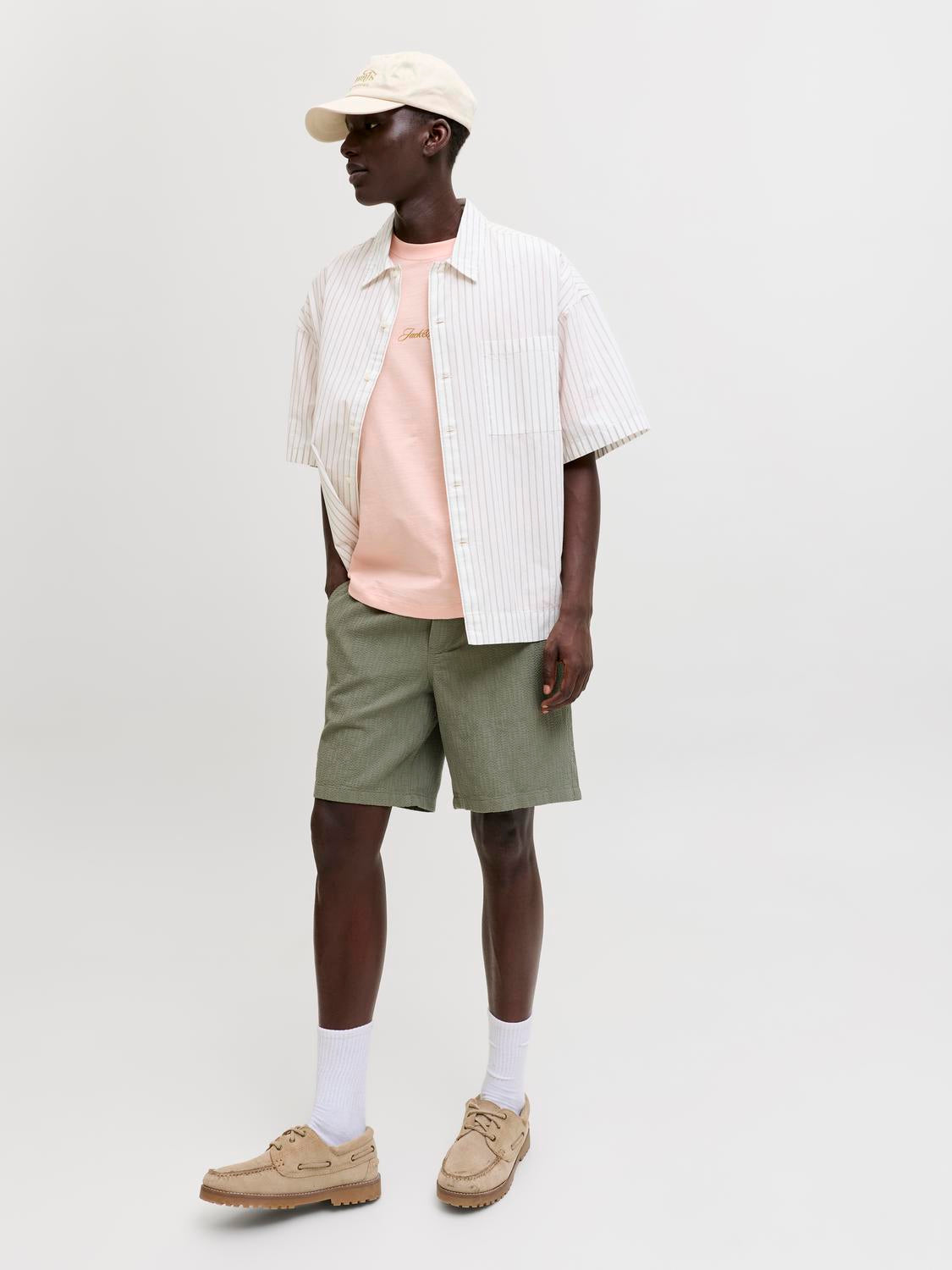 model_shot-creative