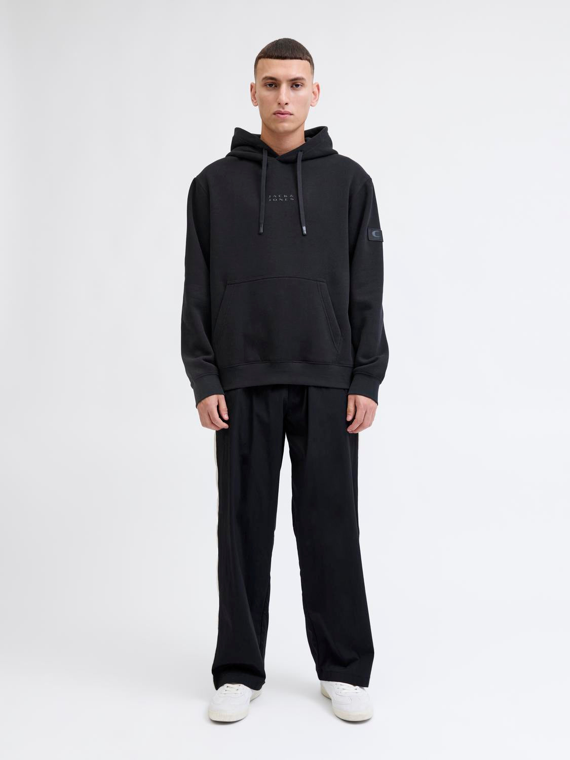 model_shot-front_full