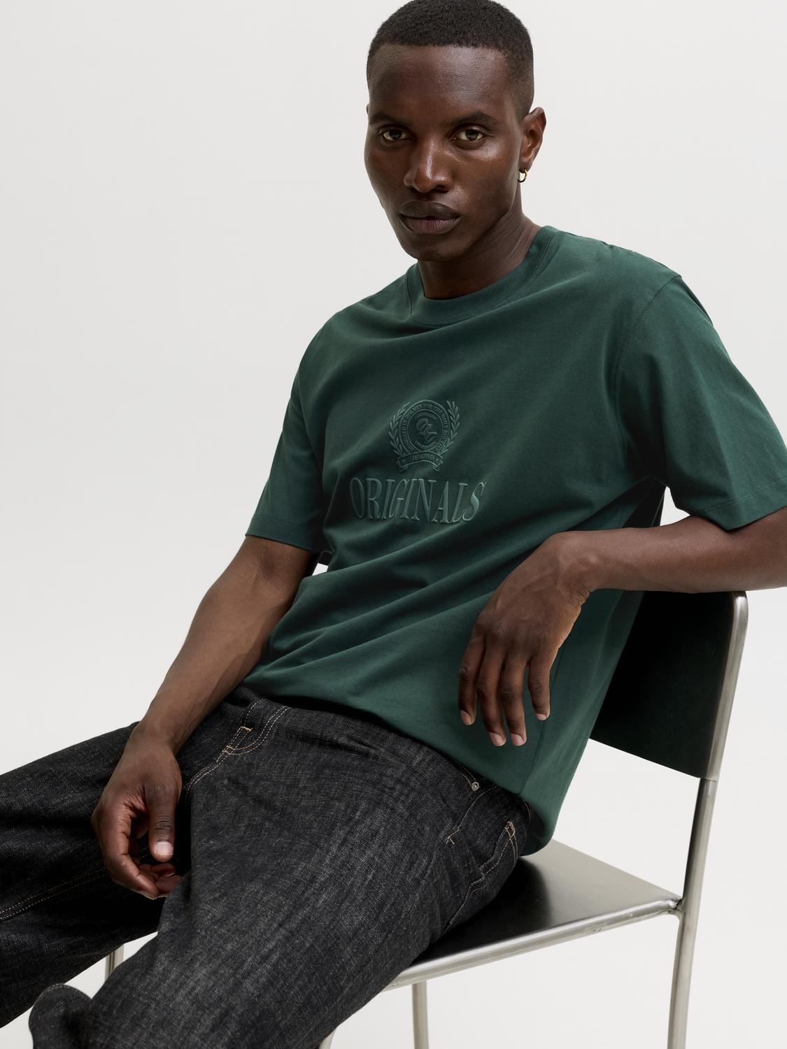 model_shot-creative