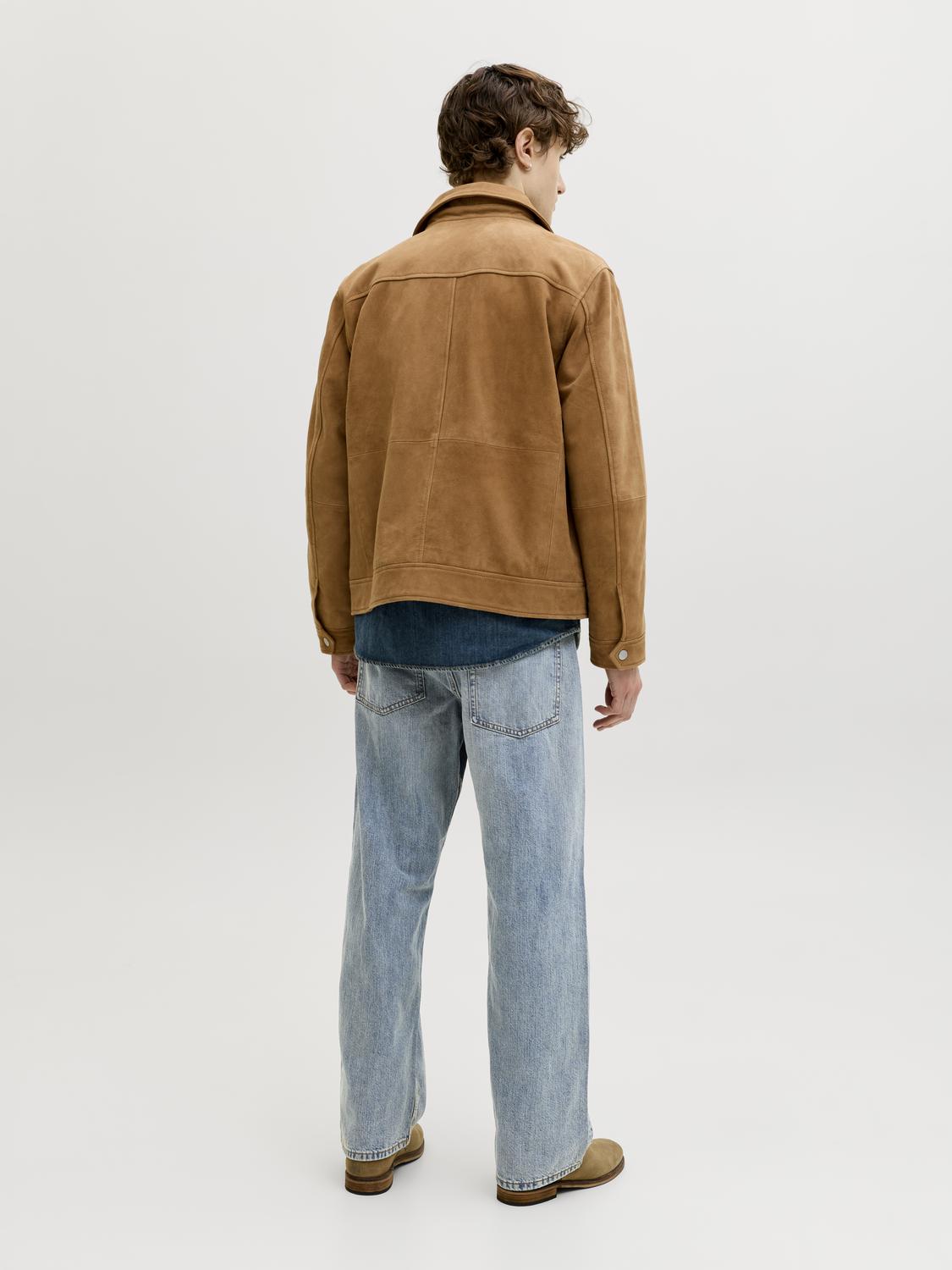 model_shot-back