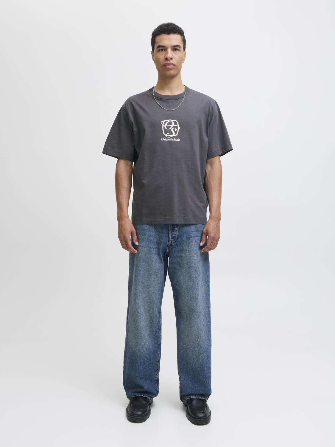 model_shot-front_full