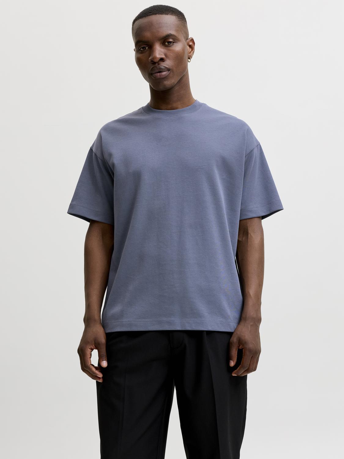 model_shot-front