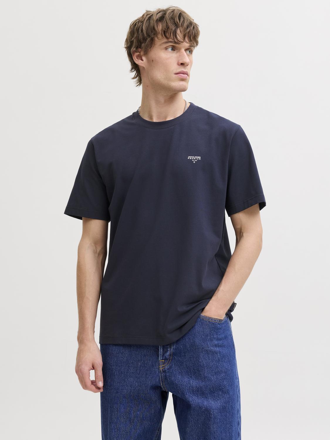 model_shot-front