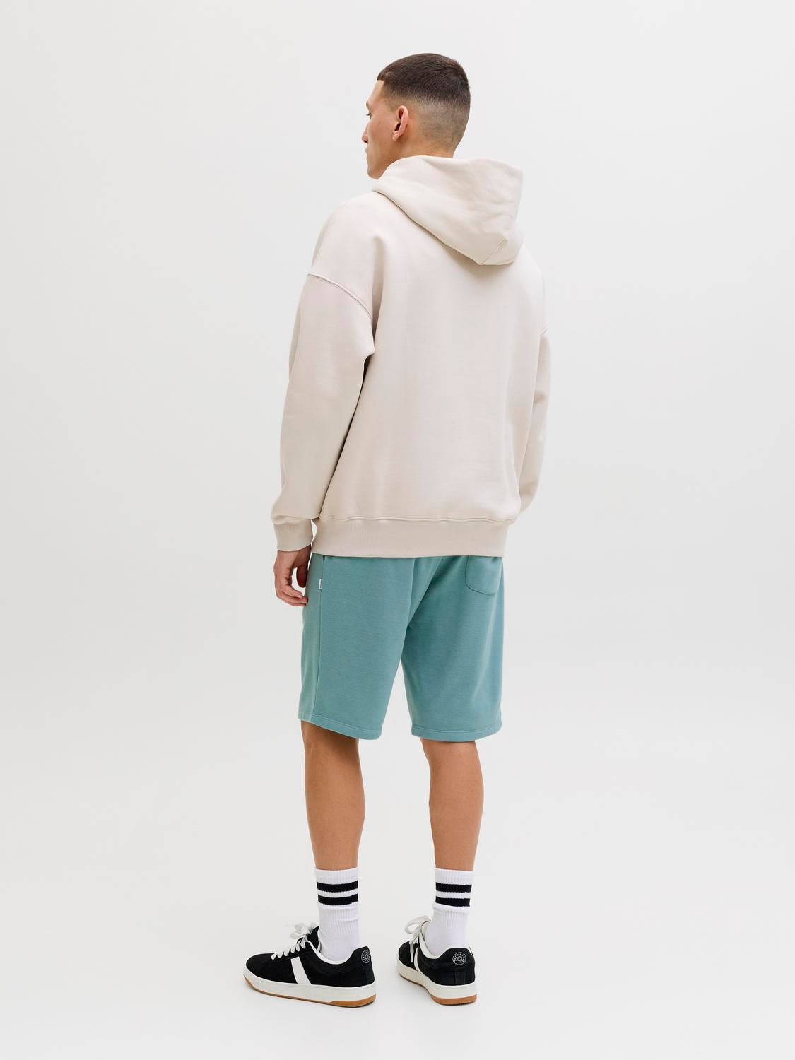 model_shot-back