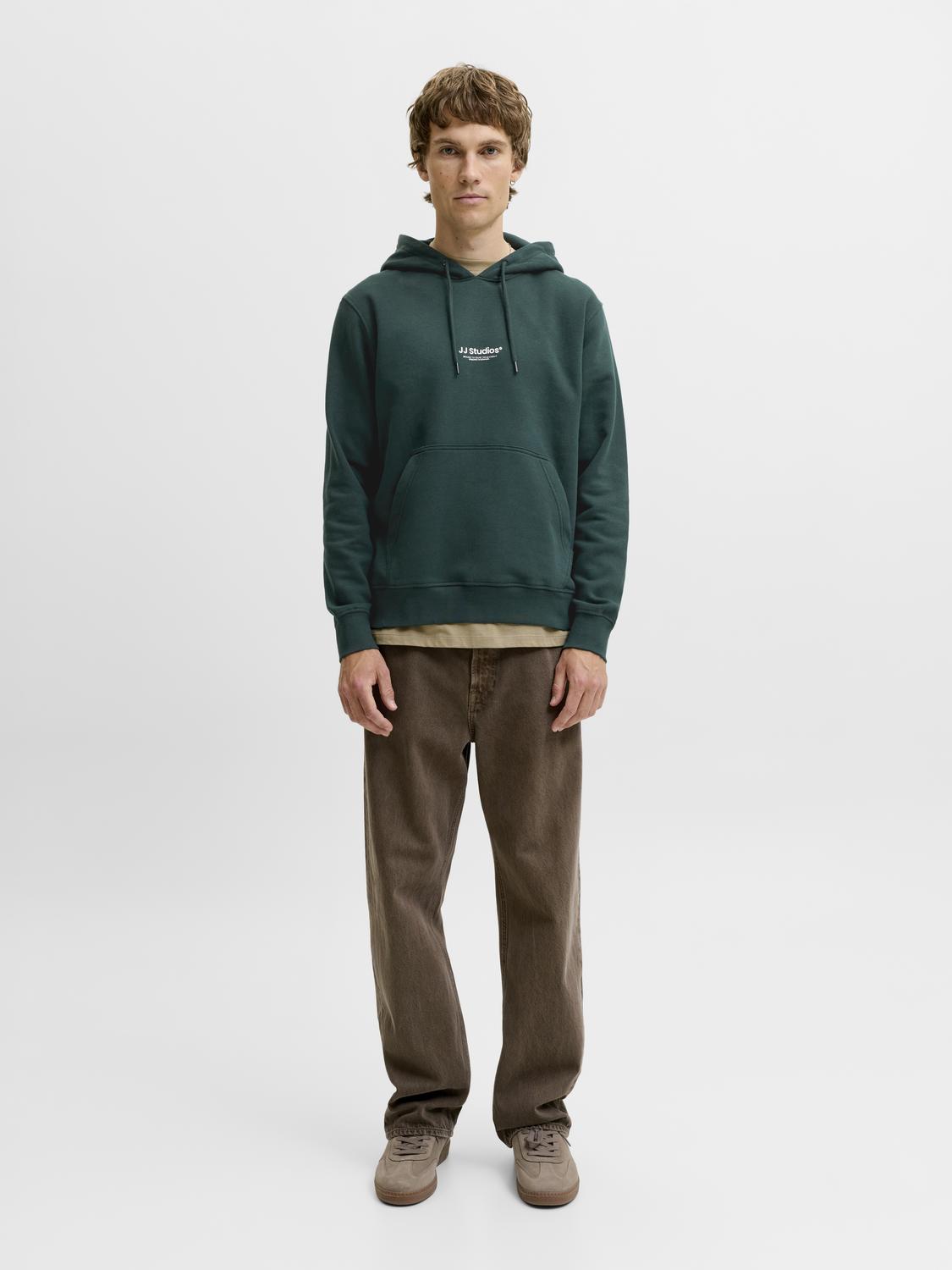 model_shot-front_full