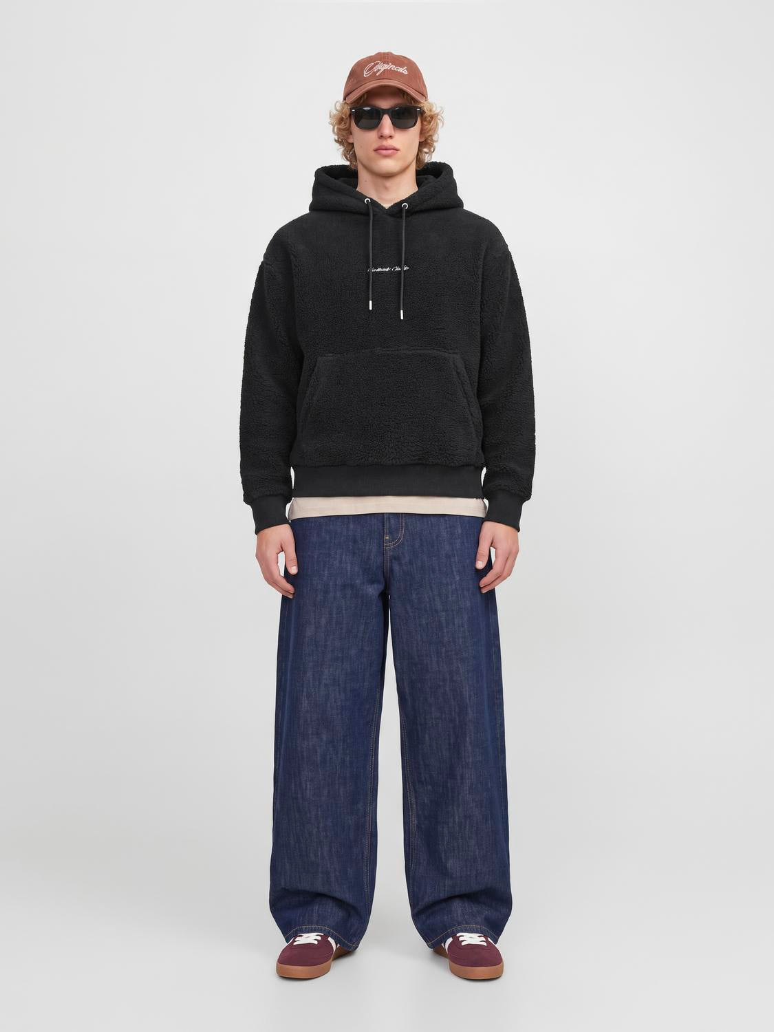 model_shot-front_full