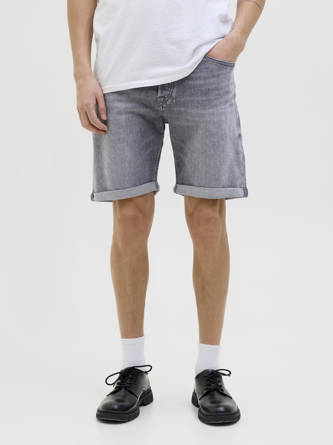 model_shot-front