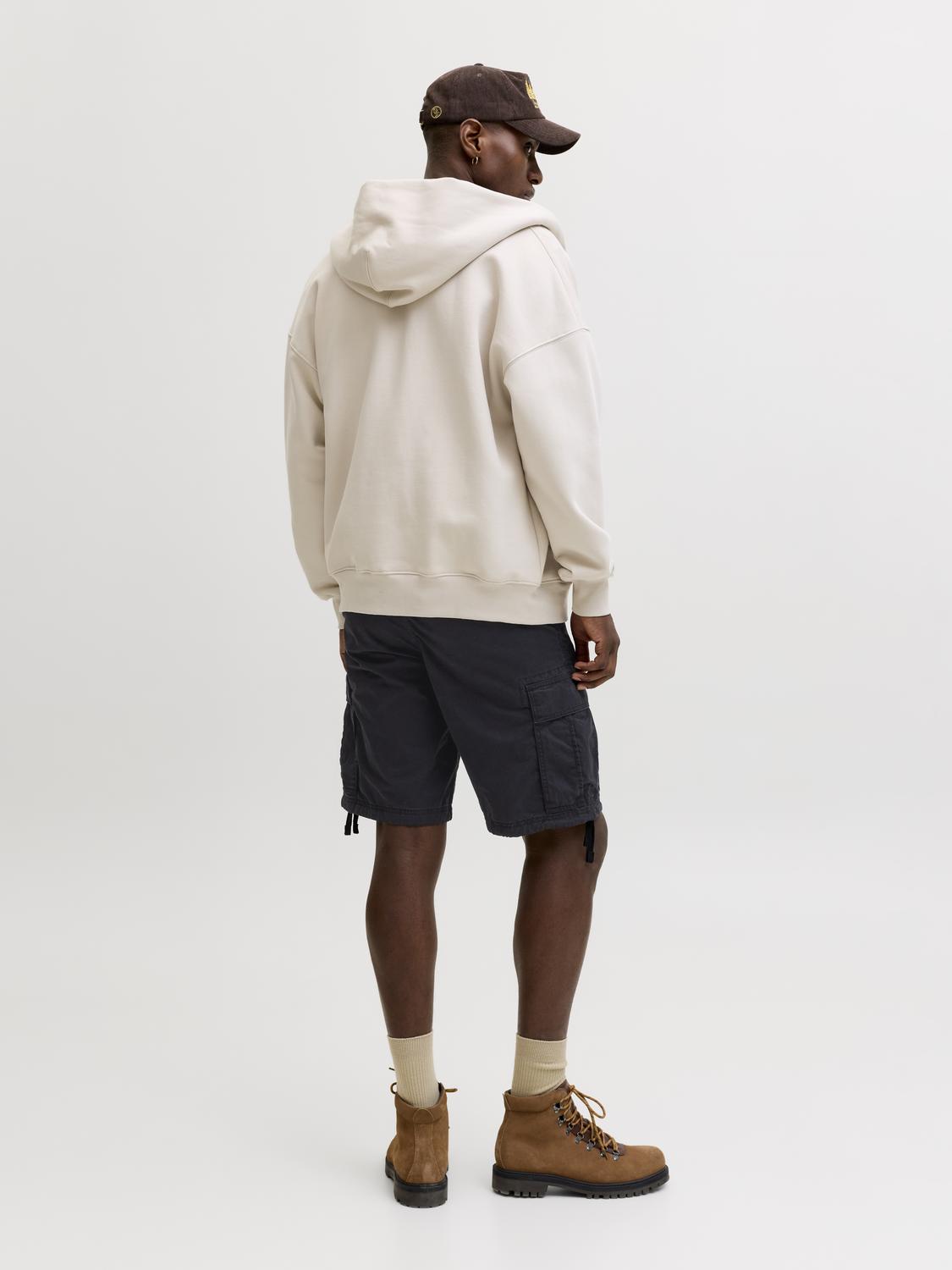 model_shot-back