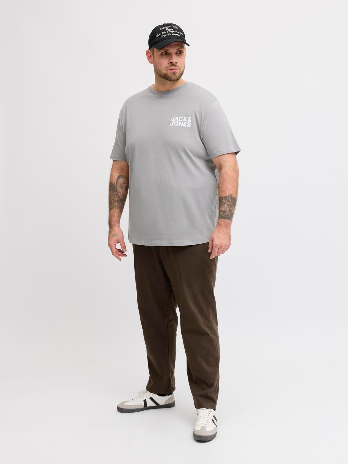 model_shot-front_full