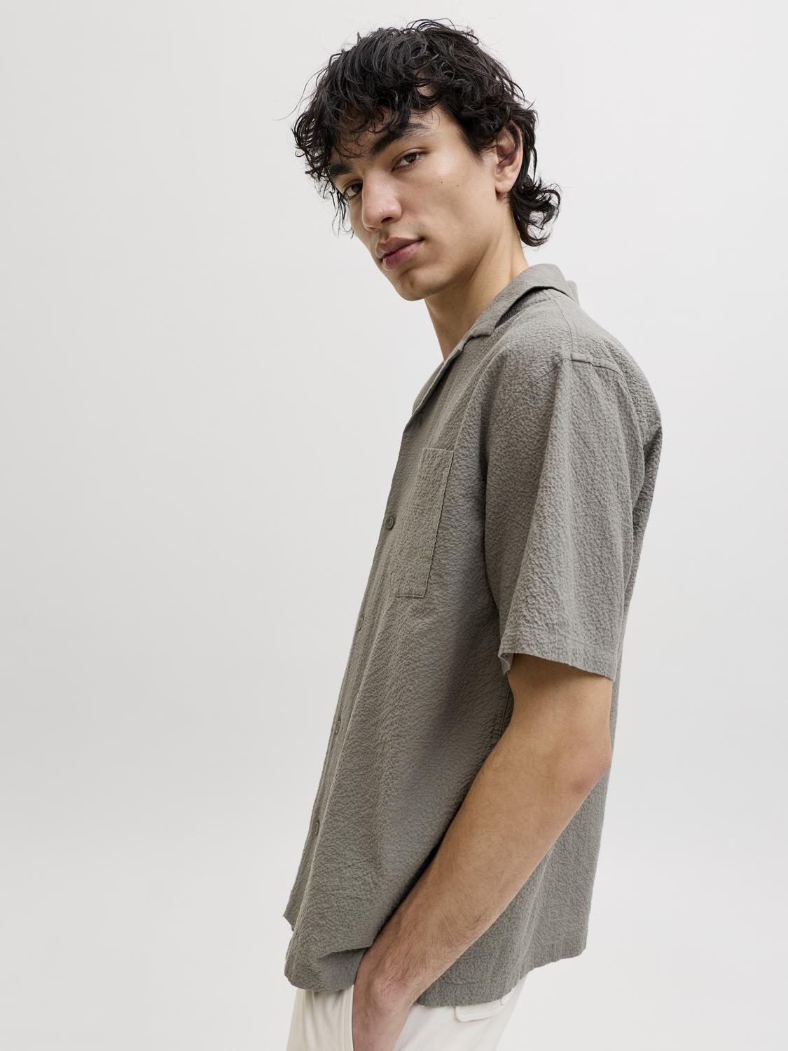model_shot-creative