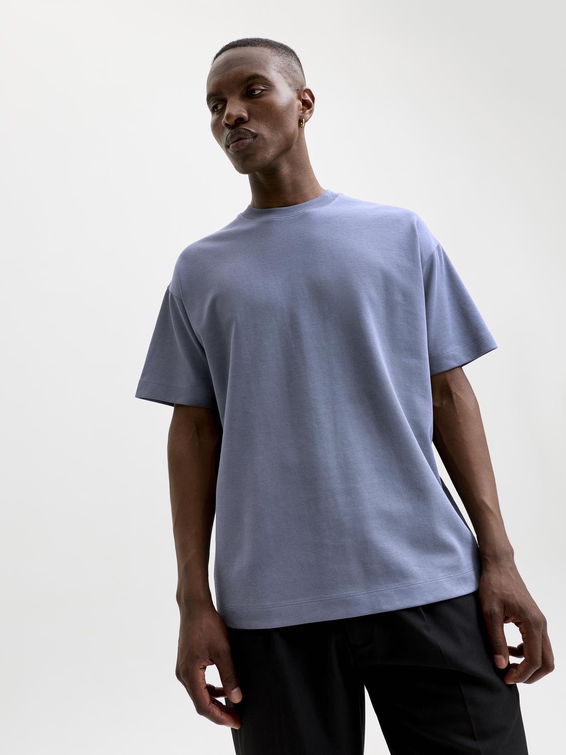 model_shot-creative
