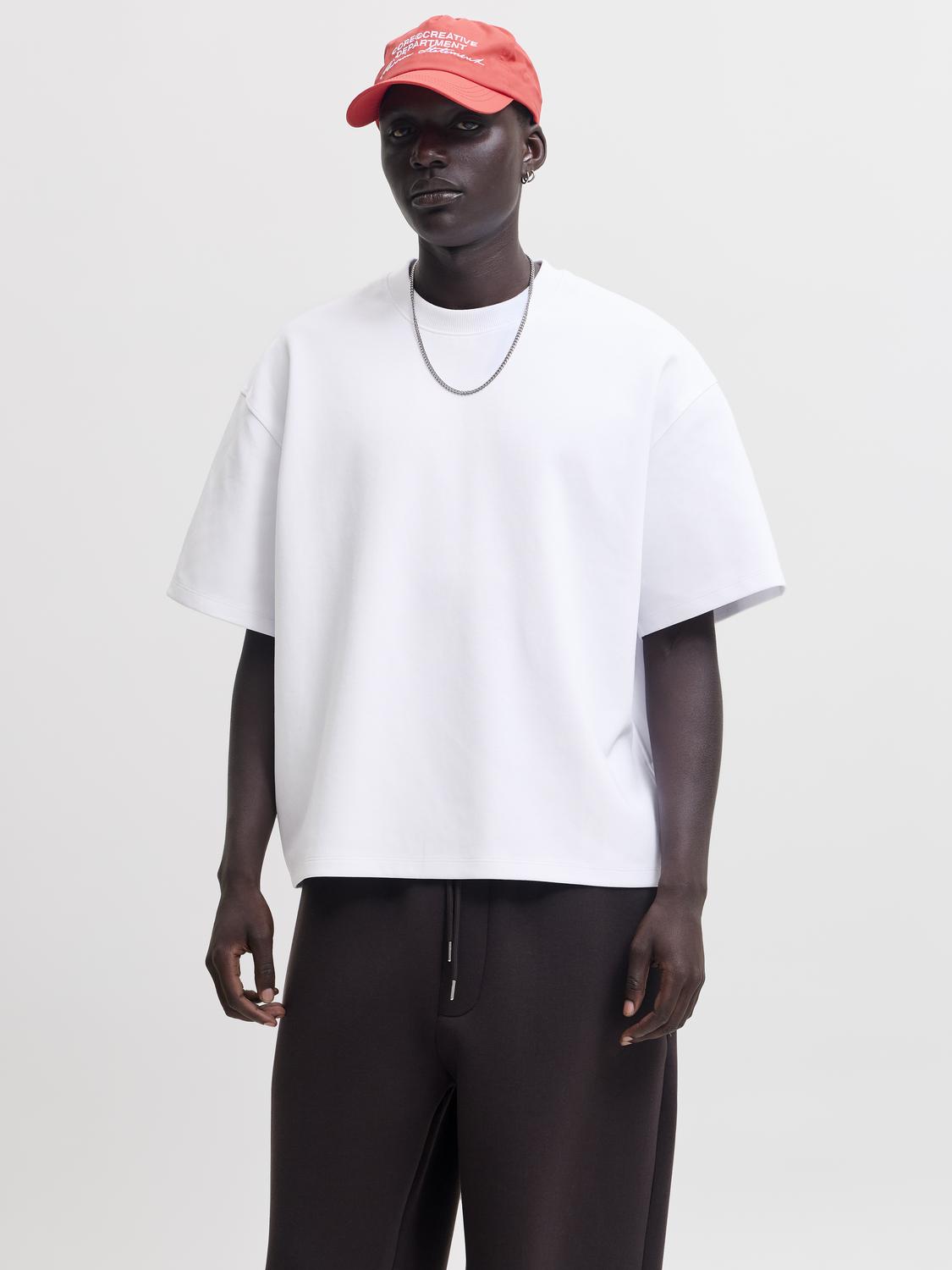 model_shot-front