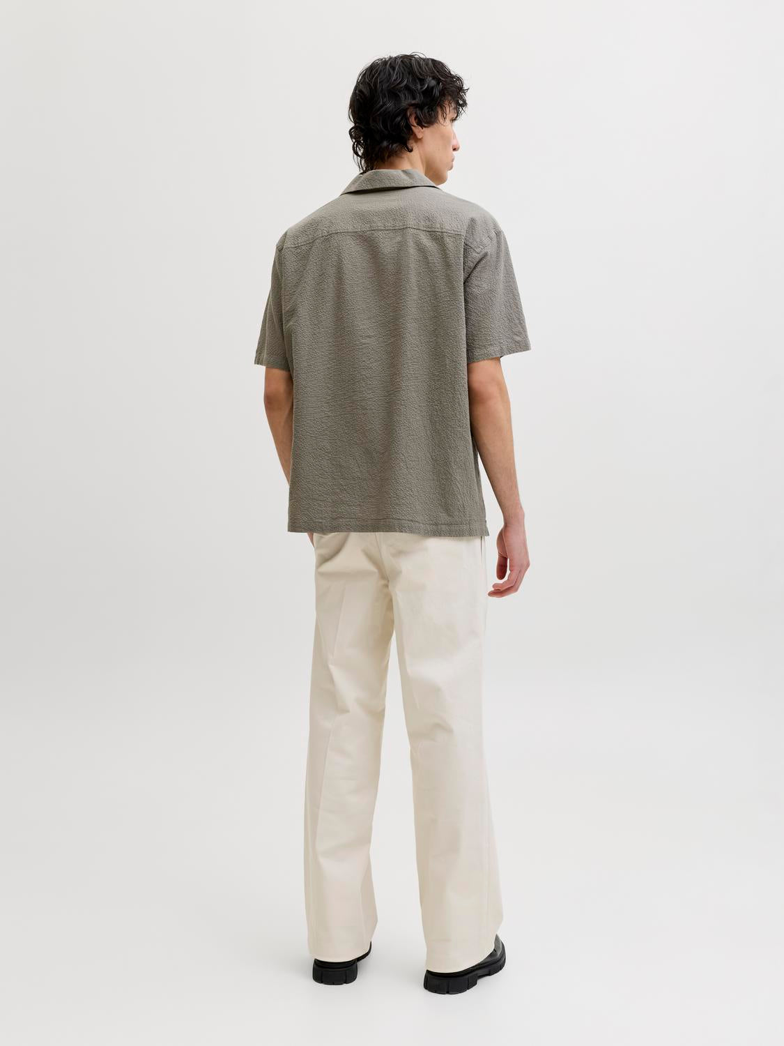 model_shot-back