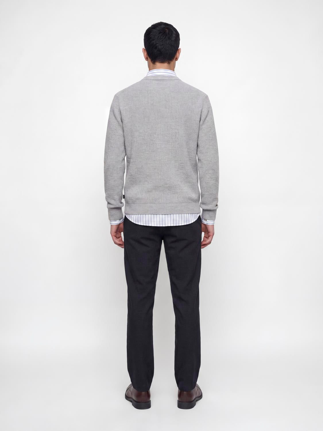 model_shot-back
