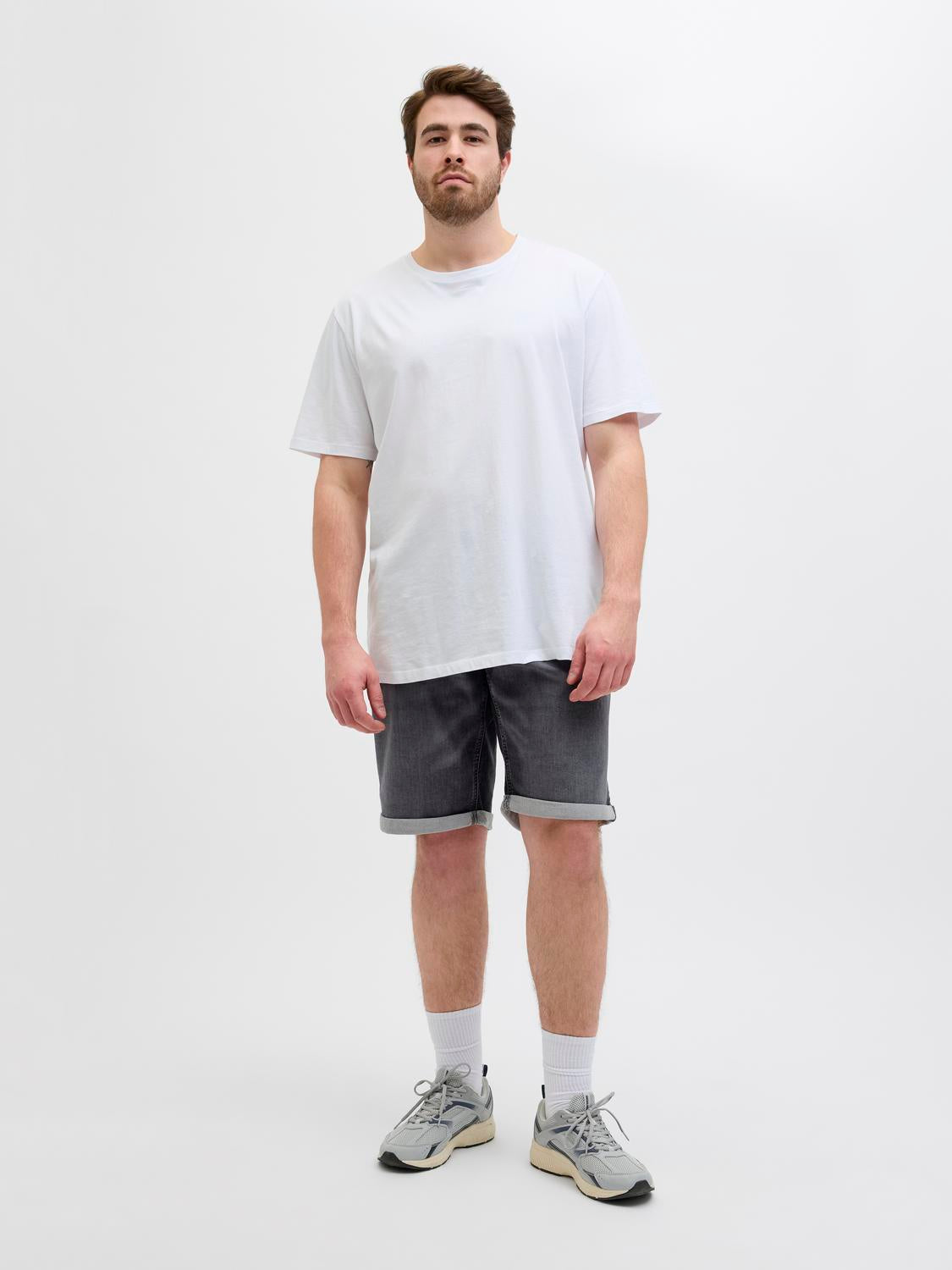 model_shot-front_full