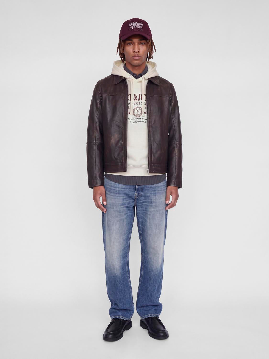 model_shot-front_full