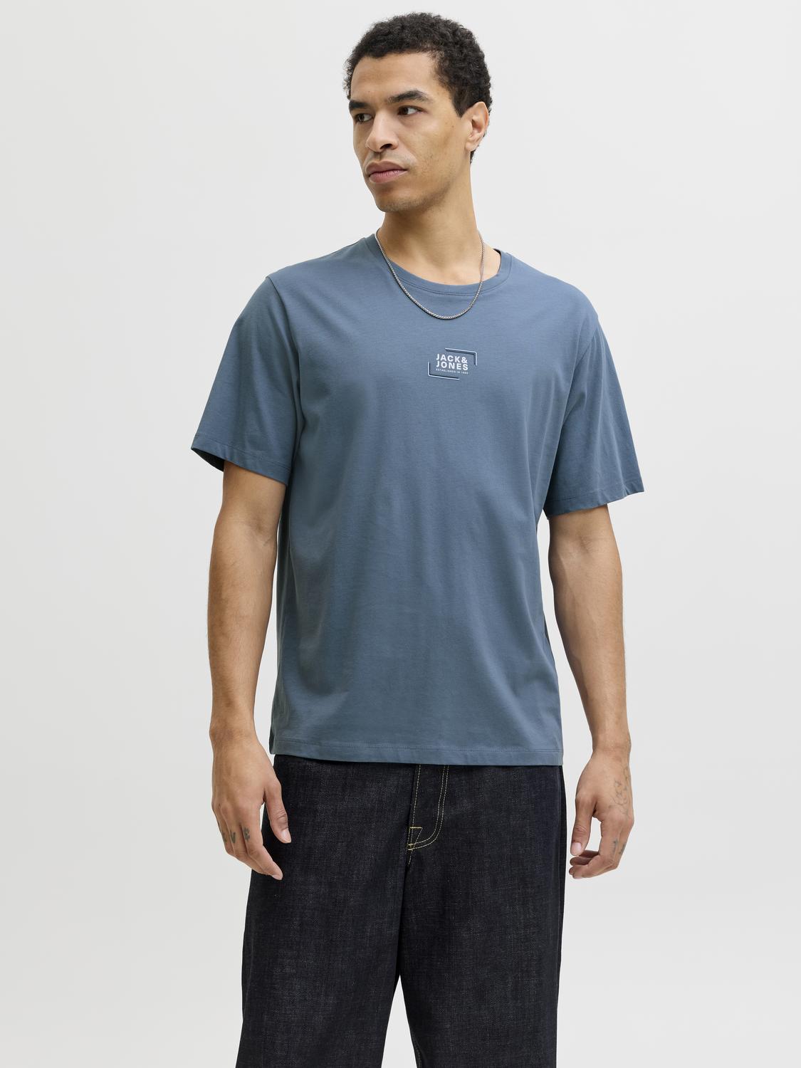 model_shot-front