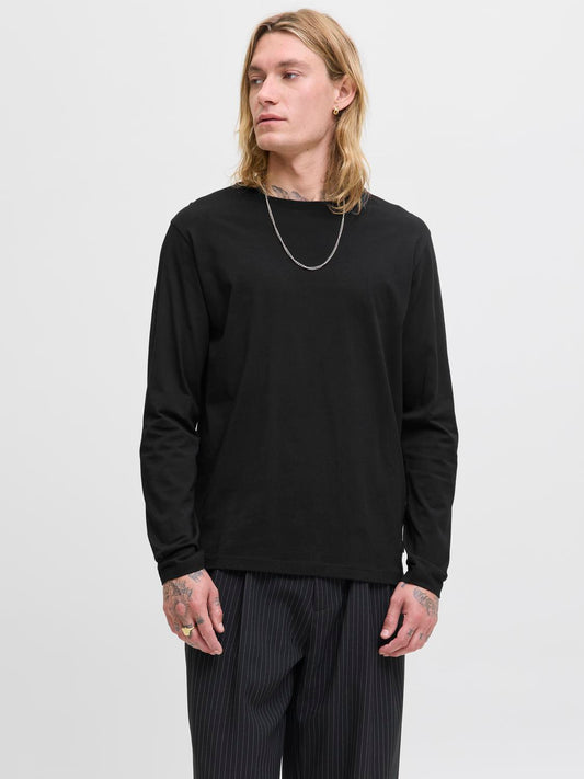 model_shot-front