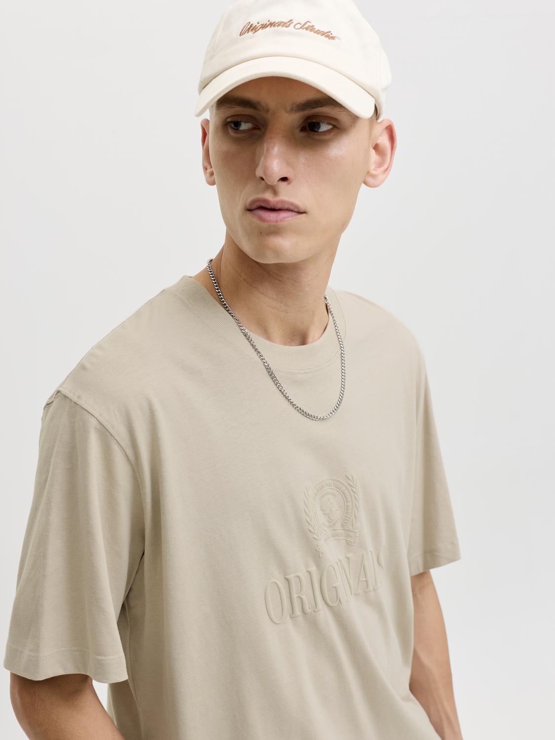 model_shot-creative