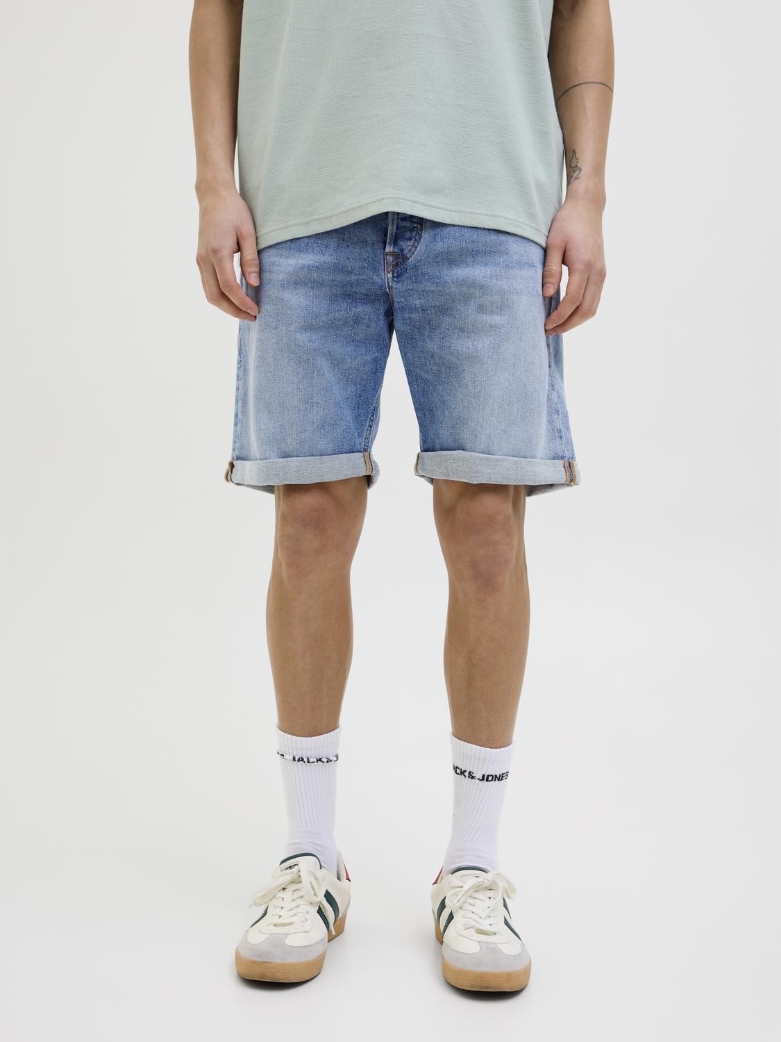 model_shot-front